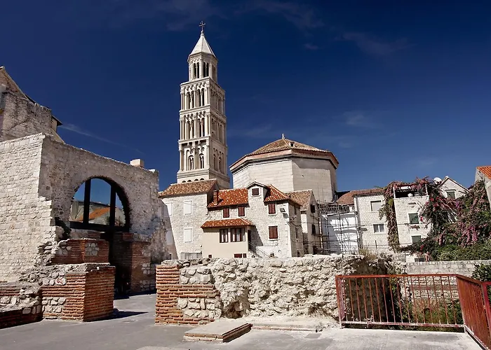 Lux Cindro In Center * Σπλιτ