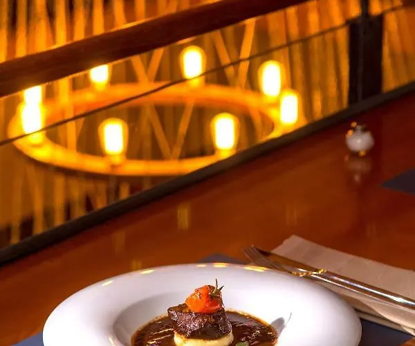 Lux Cindro In Center