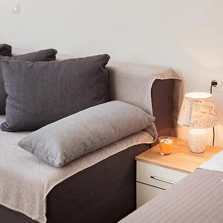 Lux Cindro In Center Split