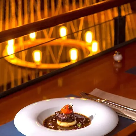 Lux Cindro In Center